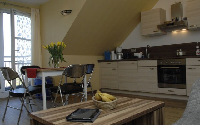 Beachside Apartment in Pepelow with Garden