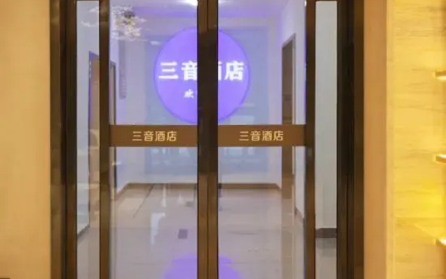 Haiyan Sanyin Gaokong Hotel