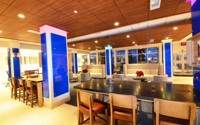 Holiday Inn Express & Suites Toledo West by IHG