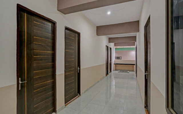 OYO 74435 Hotel Black Bird