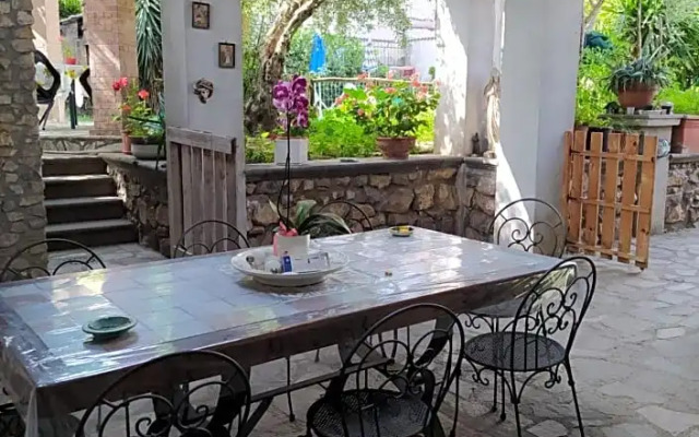 Dog House From Pompei-Amalfi