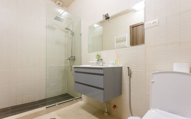 Falcon Apartments - Metekhi