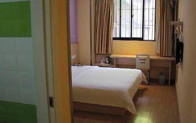 7 Days Inn Chongqing Jiefangbei 1st Bridge Branch