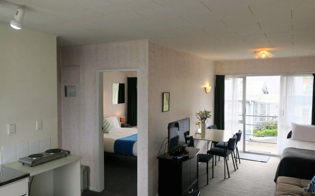 Roselands Motel