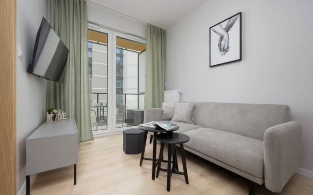 Apartment With Parking by Renters
