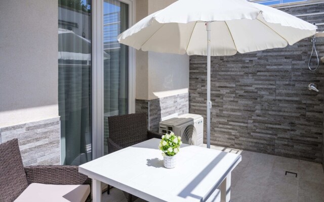 Ambra Apartment On Sea Shore