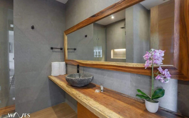 1 Br. W/park Views in Condo W/gym + Sauna + Steam