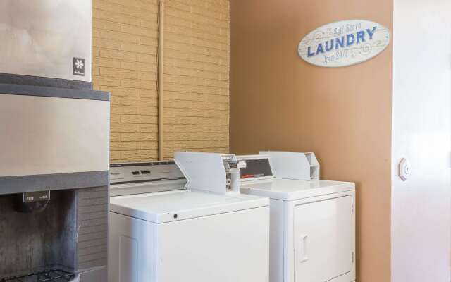 Travelodge by Wyndham Savannah Area/Richmond Hill