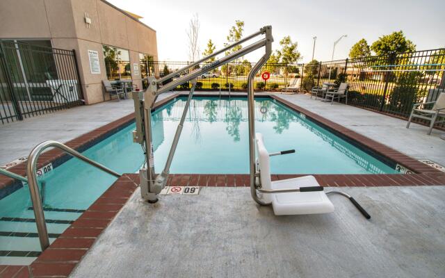 Holiday Inn Express & Suites Moore by IHG