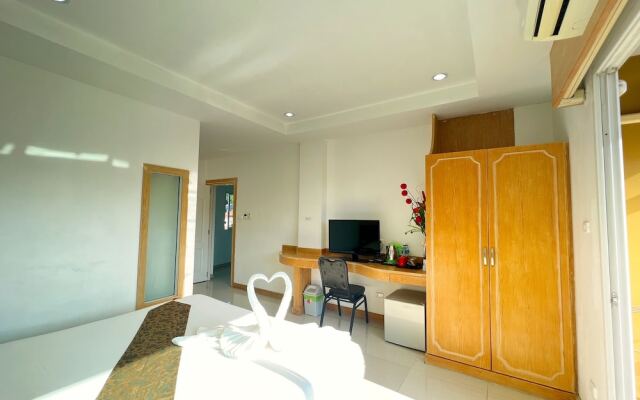 Red Sapphire Hotel