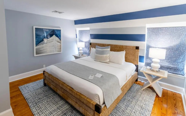 Town & Tide Inn