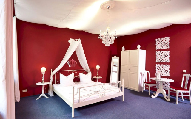 LaLeLu Hostel
