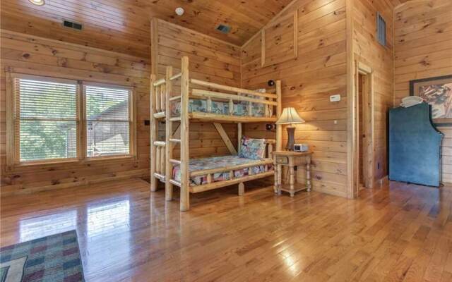 Gatlinburg Majesty 4 Bedroom Home with Hot Tub