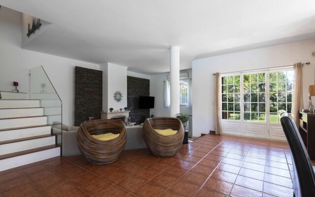 Sesimbra Stylish Villa by Homing