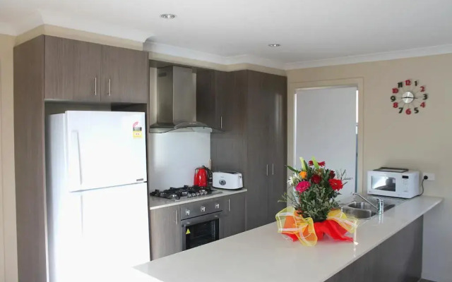 Serviced Houses Roxburgh Park