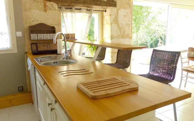 House With 3 Bedrooms in Saint-germain-du-salembre, With Pool Access,