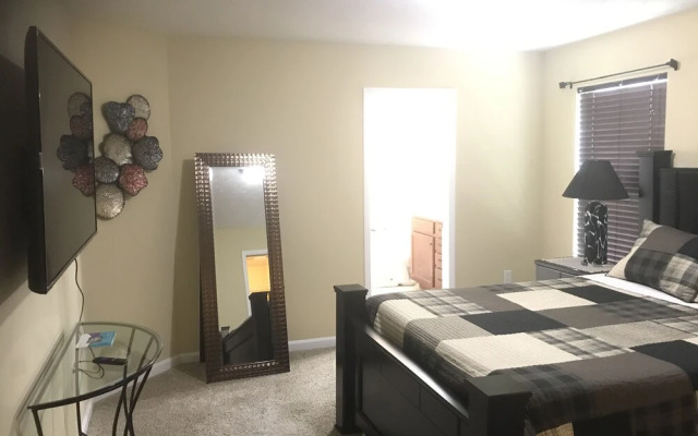 Spacious 3 BR Ranch House W Patio Yard in a Quiet Suburb