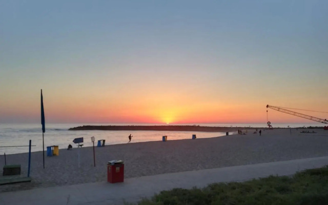 Blue Twenty Two - Espinho / Oporto Beach