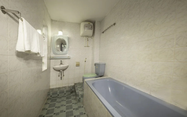 OYO 718 Nu Hoang Hotel