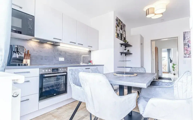 Luxury AC Balcony Apartment City Center