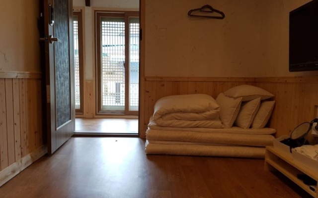 Damso 2nd Guest House