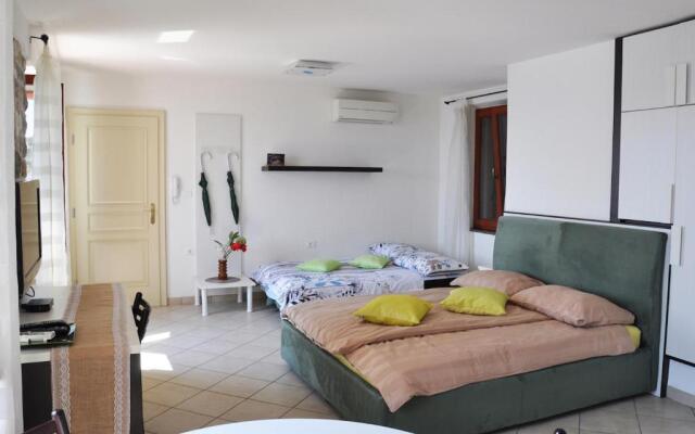 Apartments & Rooms Riva