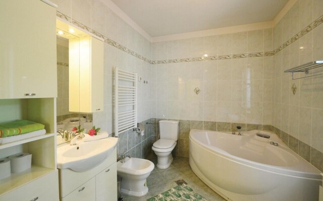 Stunning Home in Barisici With Wifi and 4 Bedrooms