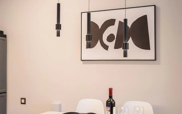 Demmi Central 2BR Designer Apt