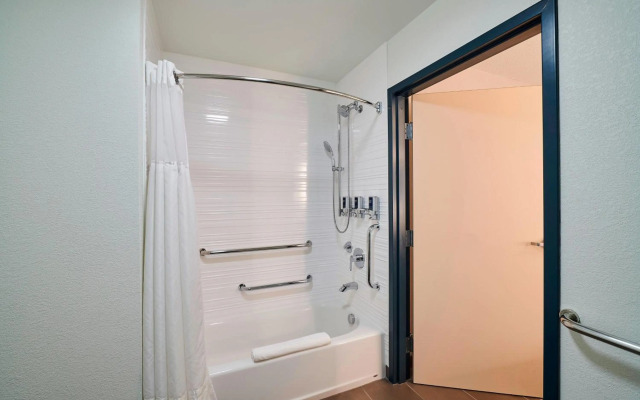 Four Points by Sheraton Cleveland-Eastlake