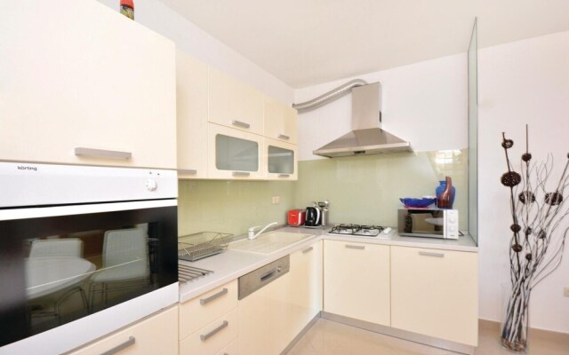 Beautiful Home in Kastel Stafilic With Wifi and 8 Bedrooms