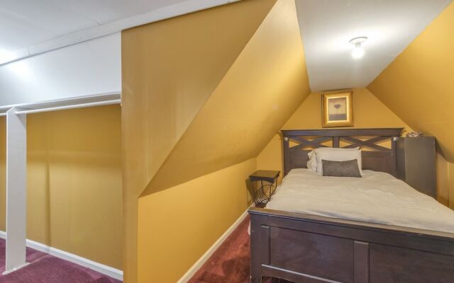 Cute Apartment In The Heart Of The City 2 Bedroom Apts by Redawning