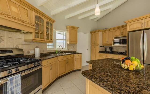 4BR 4BA Villa w Private Pool Eagle Palm Beach
