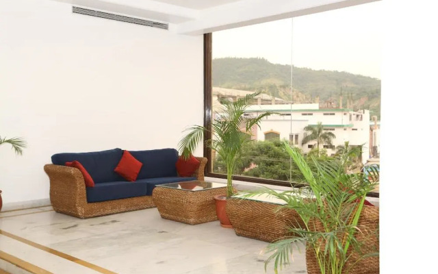 OYO Premium Baddi Nalagarh Highway