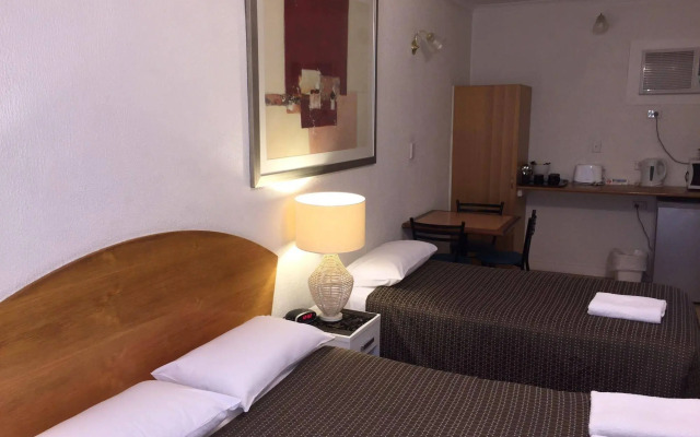 Tollgate Motel