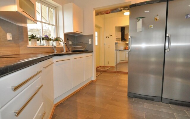 Stunning Home in Hamburgsund With 3 Bedrooms and Wifi