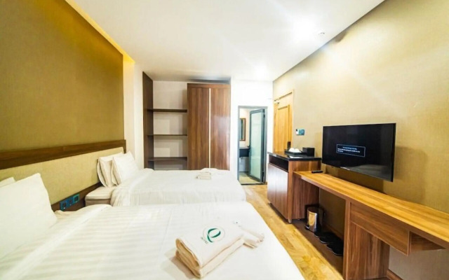 Q Hotel