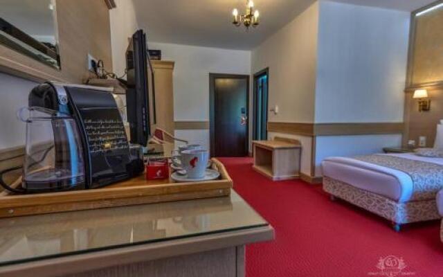 Hotel Lacu Rosu