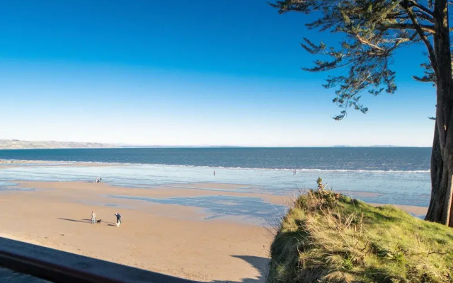 2 Beach Court - Direct Beach Access Sea Views