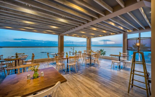 Alexandra Beach Resort & Spa