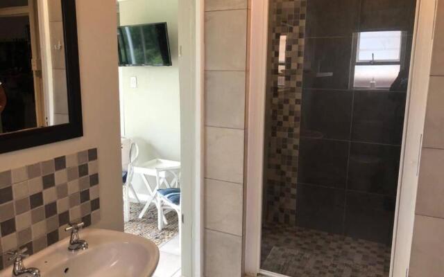 The West Wing Guest Suite. Pringle Bay. (Adults Only)