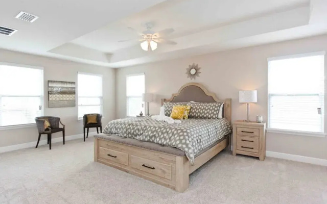 4176 Oaktree Drive 6 Bedroom Home by Redawning