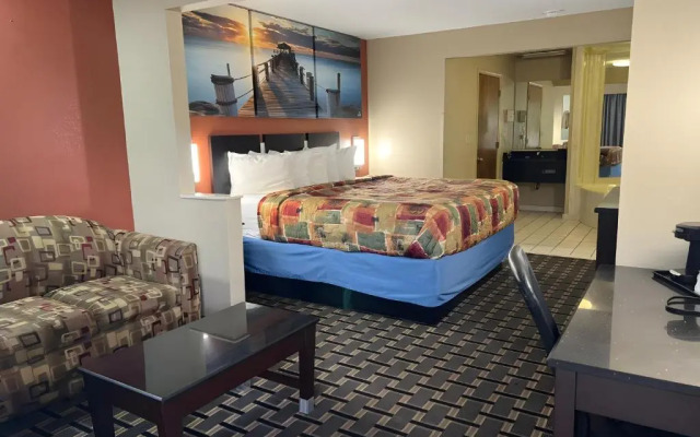 Days Inn & Suites Pine Bluff