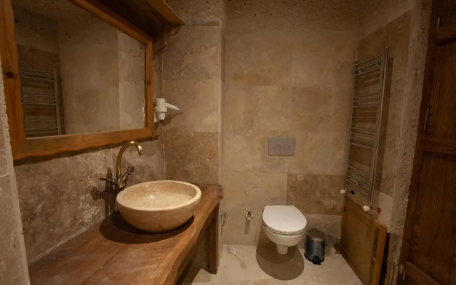Narcissos Cave Hotel