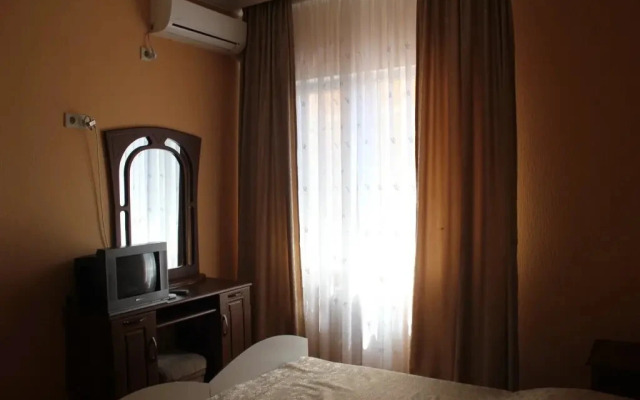 Lora Guest House
