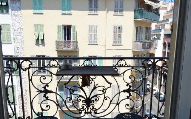 Apartment 5 Persons In Acropolis District In Nice