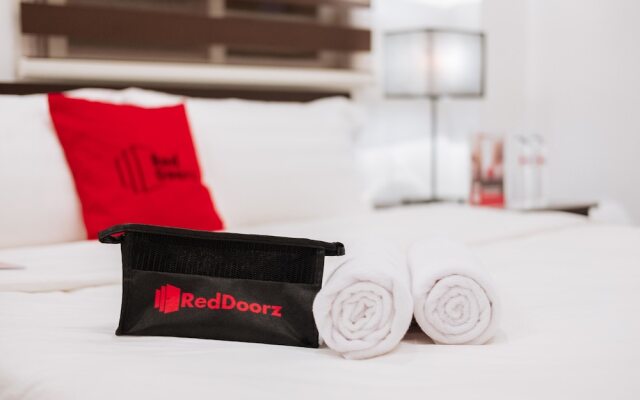 RedDoorz Premium near UST Hospital