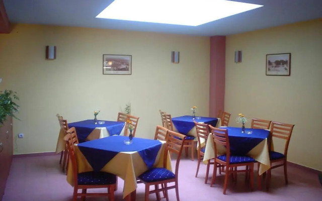 Caprice Family Hotel