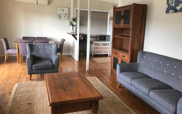 3 Bedroom Lakeview Cottage with Drying/Bike Room – Guest Rooms – Jindabyne