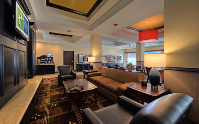 Holiday Inn Express & Suites Cotulla, an IHG Hotel