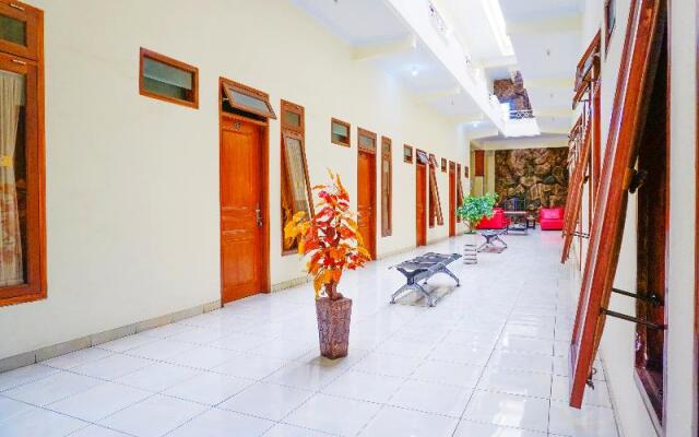 Super OYO Flagship 90723 Berlima Guest House Syariah